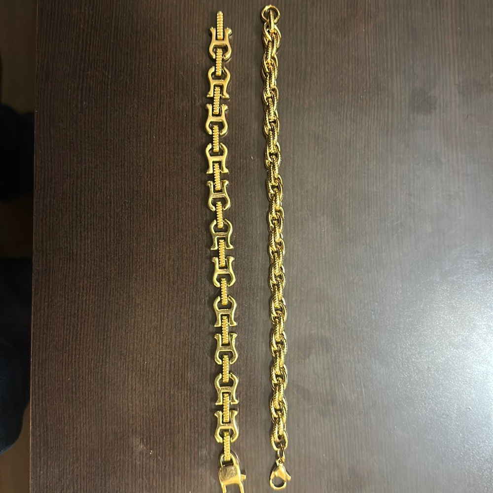 2 bracelets